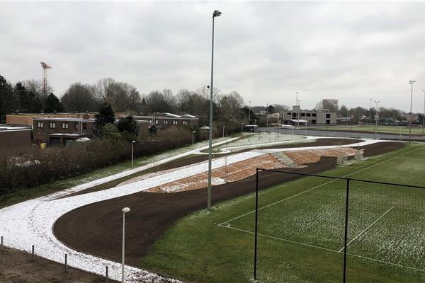 Aanleg sportpark De Leunen met atletiekpiste, Finse piste met powerhill, 5 natuurgras voetbalvelden, beachvolley, paardenpiste en omgevingswerken - Sportinfrabouw NV